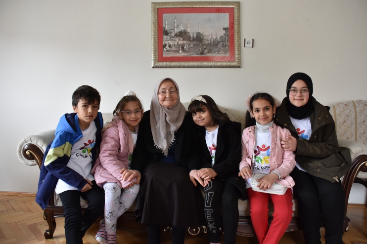 BAŞKAN ÇOLAKBAYRAKDAR’DAN ANNELER GÜNÜ’NDE ANLAMLI ZİYARET