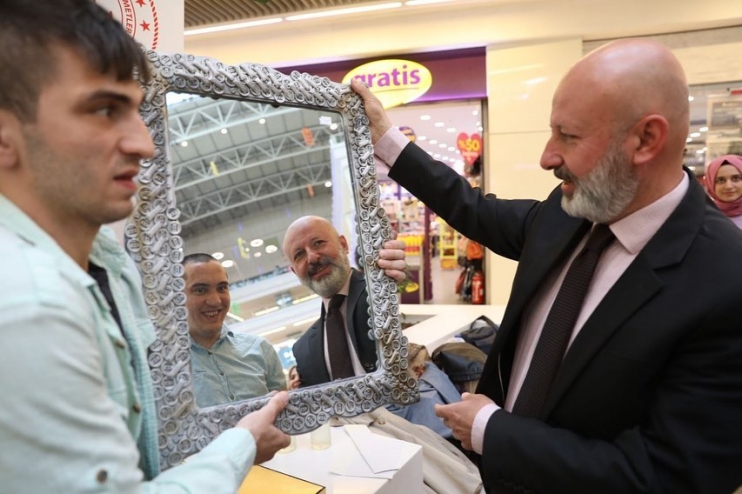 BAŞKAN ÇOLAKBAYRAKDAR’DAN ÖZEL ÇOCUKLARIN ÖZEL SERGİSİNE DAVET