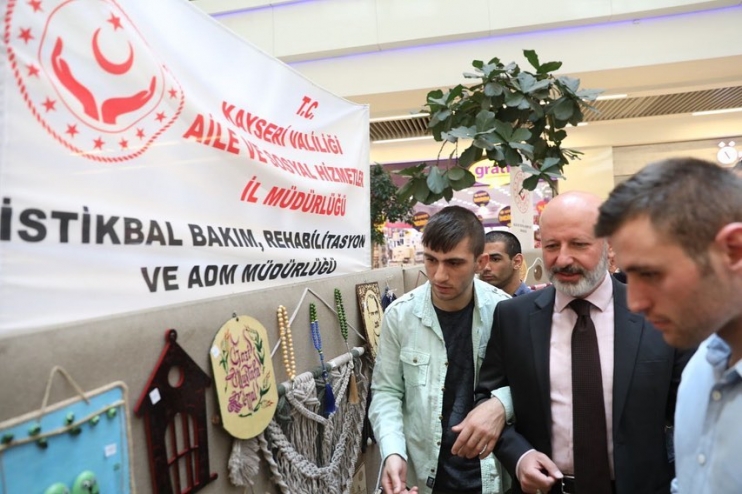 BAŞKAN ÇOLAKBAYRAKDAR’DAN ÖZEL ÇOCUKLARIN ÖZEL SERGİSİNE DAVET