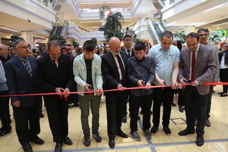 BAŞKAN ÇOLAKBAYRAKDAR’DAN ÖZEL ÇOCUKLARIN ÖZEL SERGİSİNE DAVET
