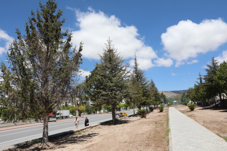 BAŞKAN ÇOLAKBAYRAKDAR, “PARKLAR, İLÇENİN ÇEHRESİNİ DEĞİŞTİRİYOR VE GÜZELLEŞTİRİYOR”