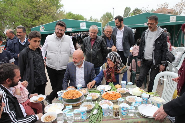 BAŞKAN ÇOLAKBAYRAKDAR’IN ÇOCUK SEVGİSİ, ÇOCUKLARIN DA BAŞKAN SEVGİSİ