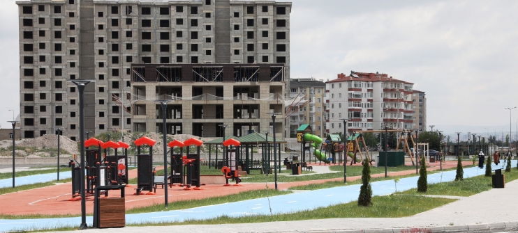 BAŞKAN ÇOLAKBAYRAKDAR, “ÇOCUKLARIN, HAYALİNİ SÜSLEYEN PARKLAR İNŞA EDİYORUZ”