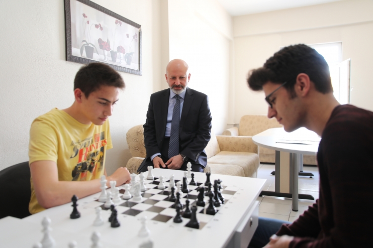 KOCASİNAN’DA İLKOKULLAR ARASI ÖDÜLLÜ SATRANÇ TAKIM TURNUVASI