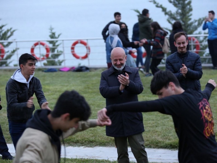 KOCASİNAN GENÇLİK KULÜBÜ, KUŞÇU MARİNA’DA GENÇLERE EŞSİZ BİR GÜN YAŞATTI