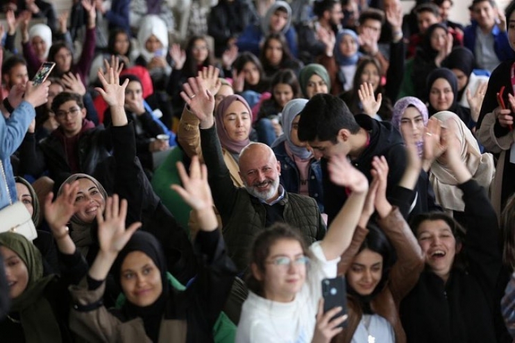 KOCASİNAN GENÇLİK KULÜBÜ, KUŞÇU MARİNA’DA GENÇLERE EŞSİZ BİR GÜN YAŞATTI