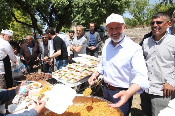 BAŞKAN ÇOLAKBAYRAKDAR, “KIRSALIN YAŞAM KALİTESİNİ YÜKSELTİYORUZ”