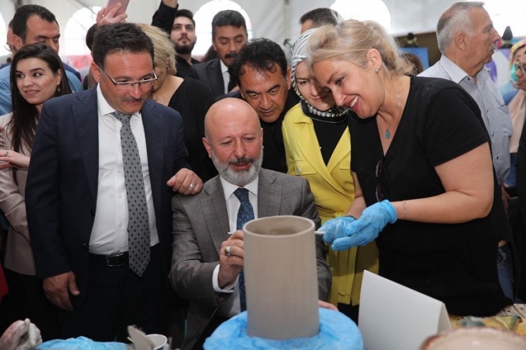 KOCASİNAN AKADEMİ’DEN GÖZ KAMAŞTIRAN YIL SONU SERGİSİ AÇILDI