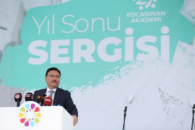 KOCASİNAN AKADEMİ’DEN GÖZ KAMAŞTIRAN YIL SONU SERGİSİ AÇILDI