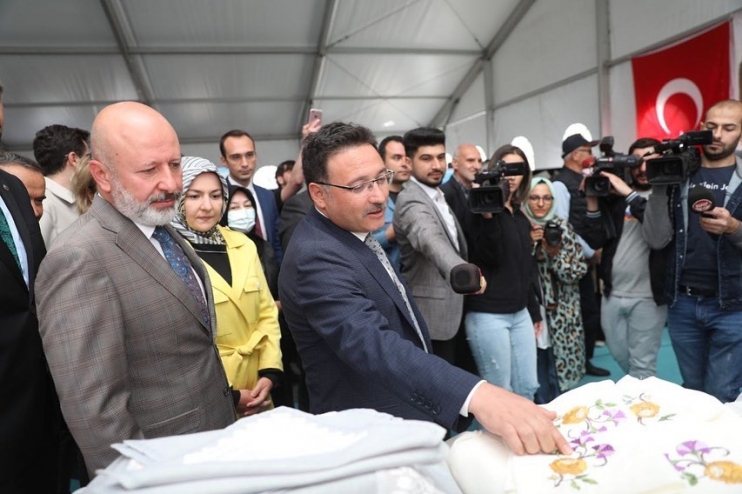 KOCASİNAN AKADEMİ’DEN GÖZ KAMAŞTIRAN YIL SONU SERGİSİ AÇILDI