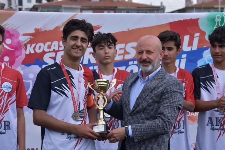 KOCASİNAN İMZALI SPOR FESTİVALİ’NDE ÖDÜLLER SAHİPLERİNİ BULDU