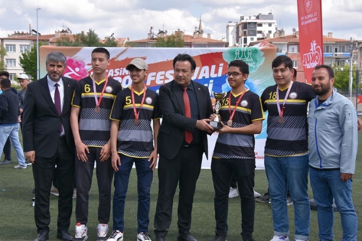 KOCASİNAN İMZALI SPOR FESTİVALİ’NDE ÖDÜLLER SAHİPLERİNİ BULDU