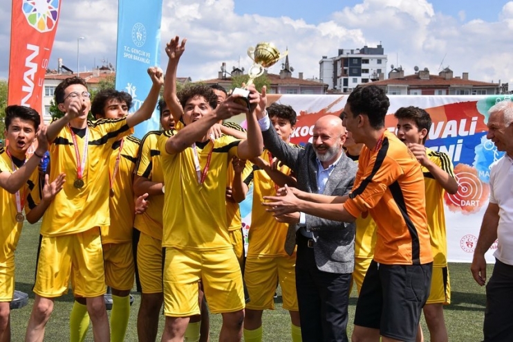 KOCASİNAN İMZALI SPOR FESTİVALİ’NDE ÖDÜLLER SAHİPLERİNİ BULDU
