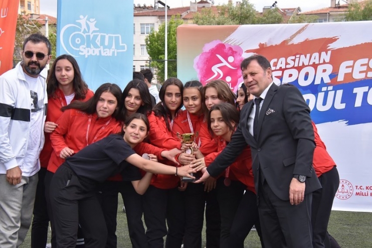KOCASİNAN İMZALI SPOR FESTİVALİ’NDE ÖDÜLLER SAHİPLERİNİ BULDU