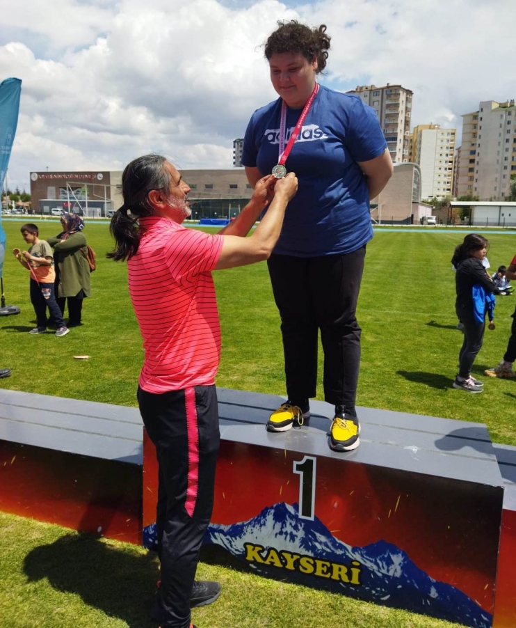 KOCASİNAN’IN ÖZEL SPORCULARI, MADALYALARA AMBARGO KOYDU