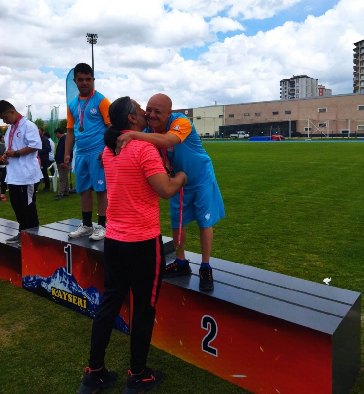 KOCASİNAN’IN ÖZEL SPORCULARI, MADALYALARA AMBARGO KOYDU