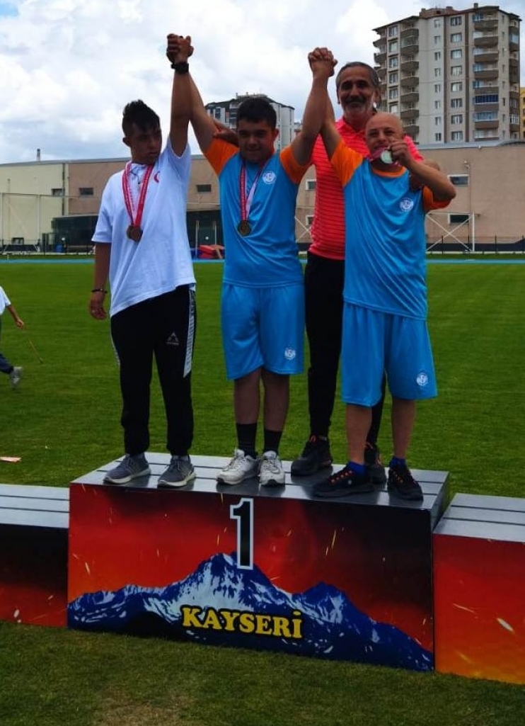 KOCASİNAN’IN ÖZEL SPORCULARI, MADALYALARA AMBARGO KOYDU