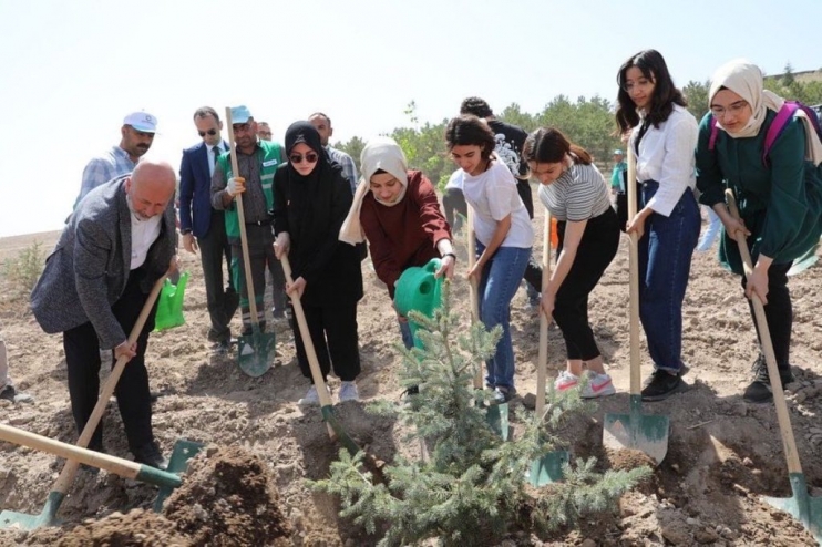 BAŞKAN ÇOLAKBAYRAKDAR’DAN VATANDAŞLARA AĞAÇLANDIRMA ÇAĞRISI