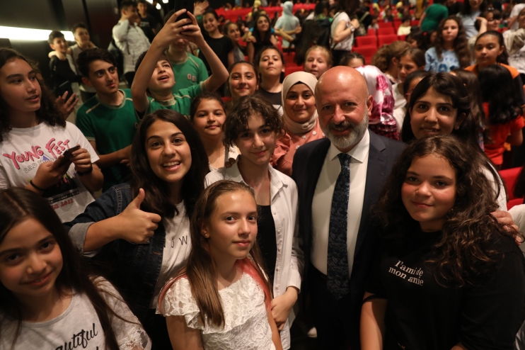 BAŞKAN ÇOLAKBAYRAKDAR “GENÇLERİMİZLE BÜYÜK VE GÜÇLÜ TÜRKİYE’Yİ İNŞA EDİYORUZ”