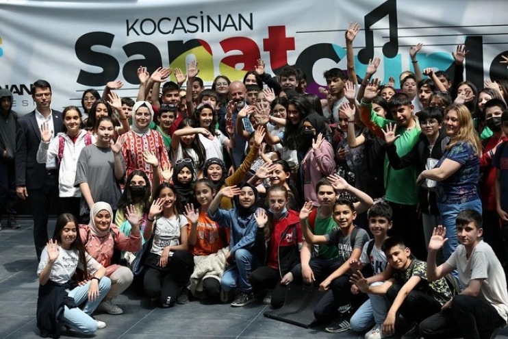 BAŞKAN ÇOLAKBAYRAKDAR “GENÇLERİMİZLE BÜYÜK VE GÜÇLÜ TÜRKİYE’Yİ İNŞA EDİYORUZ”