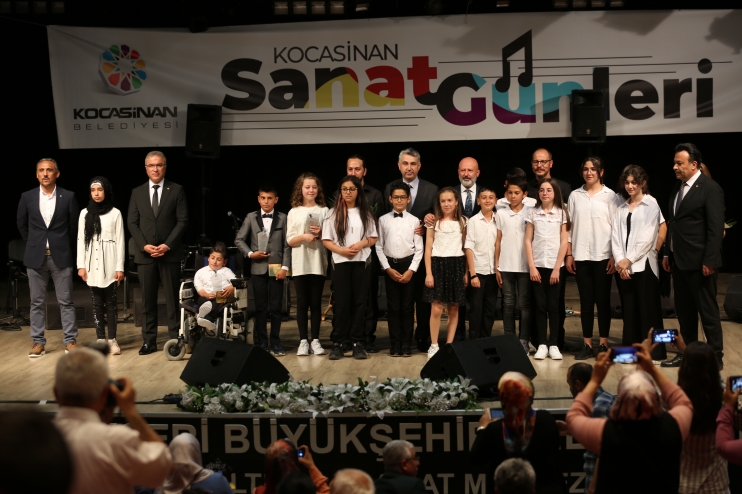BAŞKAN ÇOLAKBAYRAKDAR “GENÇLERİMİZLE BÜYÜK VE GÜÇLÜ TÜRKİYE’Yİ İNŞA EDİYORUZ”