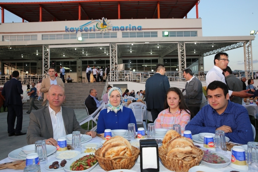 KOCASİNAN BELEDİYESİ AİLESİ, İFTAR SOFRASINDA BULUŞTU
