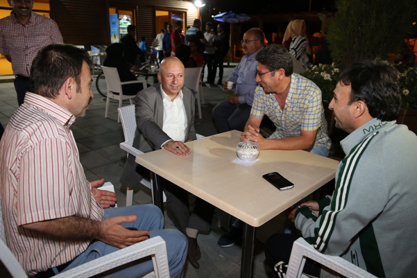 BAŞKAN ÇOLAKBAYRAKDAR GÜL PARK’TA VATANDAŞLARLA BİRLİKTE