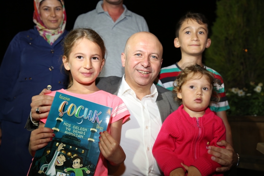 BAŞKAN ÇOLAKBAYRAKDAR GÜL PARK’TA VATANDAŞLARLA BİRLİKTE
