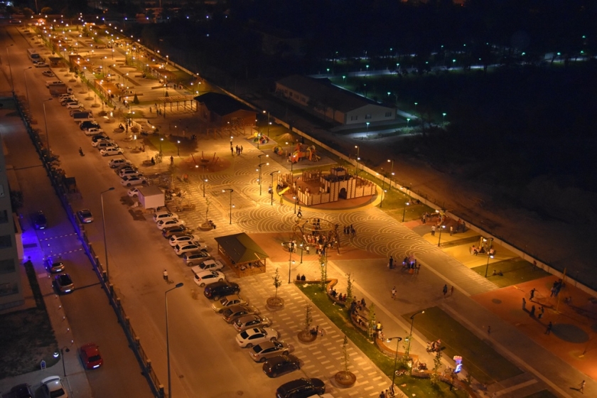 BAŞKAN ÇOLAKBAYRAKDAR GÜL PARK’TA VATANDAŞLARLA BİRLİKTE