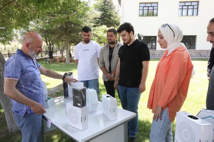 BAŞKAN ÇOLAKBAYRAKDAR’DAN YERLİ VE MİLLİ ÜRETİM İÇİN GENÇLERE TAM DESTEK