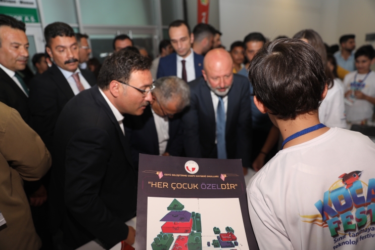 SINIR TANIMAYAN TEKNOLOJİ FESTİVALİ ‘KOCAFEST’TE GENÇLERİN HAYALLERİ GERÇEKLEŞİYOR