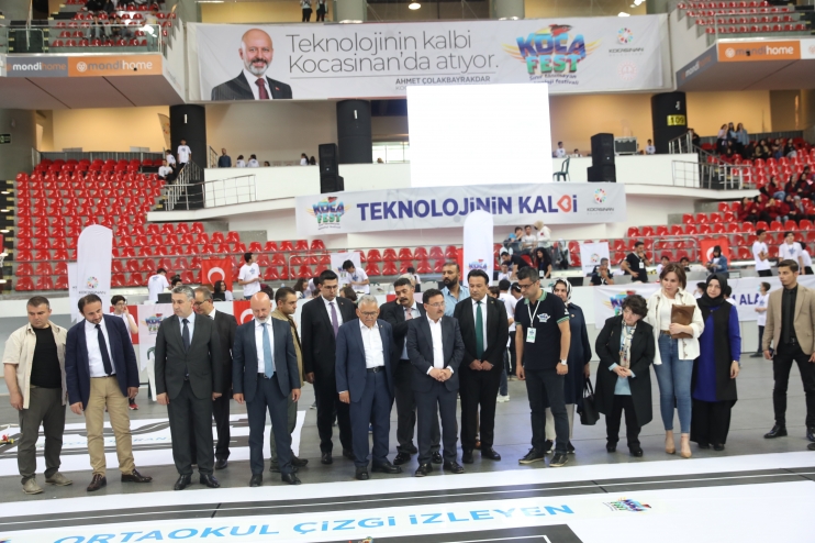 SINIR TANIMAYAN TEKNOLOJİ FESTİVALİ ‘KOCAFEST’TE GENÇLERİN HAYALLERİ GERÇEKLEŞİYOR