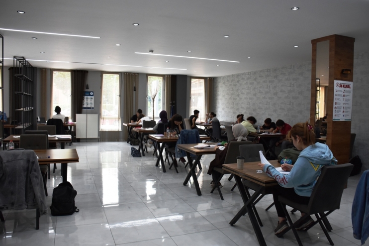 BAŞKAN ÇOLAKBAYRAKDAR, SINAVA GİRECEK ÖĞRENCİLERE BAŞARILAR DİLEDİ