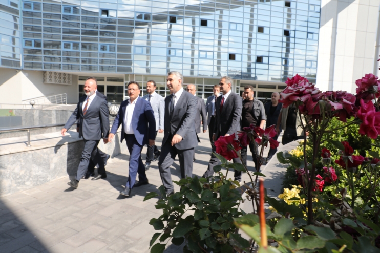 VALİ GÖKMEN ÇİÇEK’TEN BAŞKAN ÇOLAKBAYRAKDAR’IN PROJELERİNE ÖVGÜ VE DESTEK