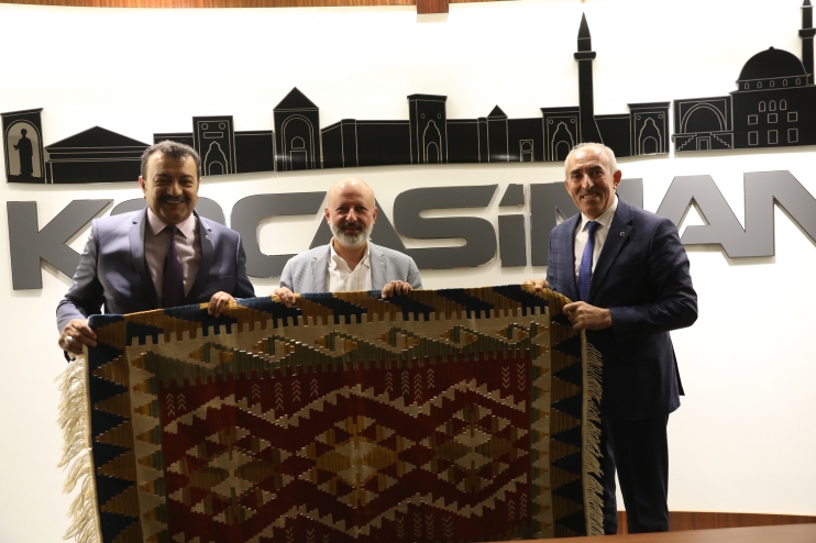 BAŞKAN ÇOLAKBAYRAKDAR, “HER ZAMAN ESNAFIMIZIN YANINDAYIZ”