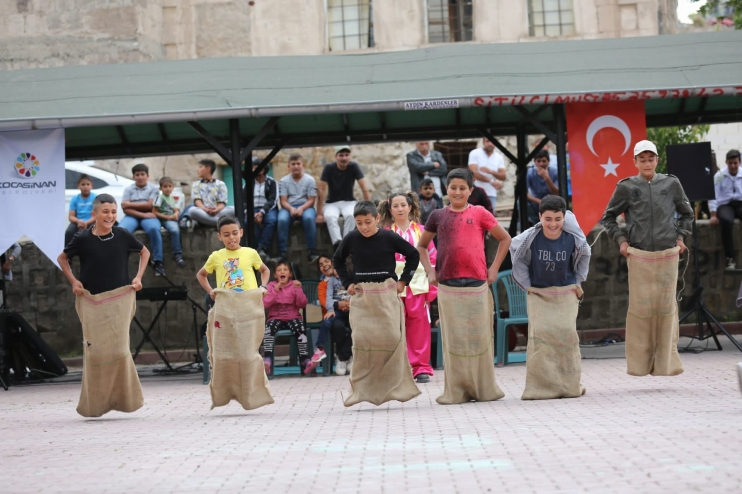 KOCASİNAN SOKAKLARINDA ÇOCUK OLMANIN TADI BİR BAŞKA