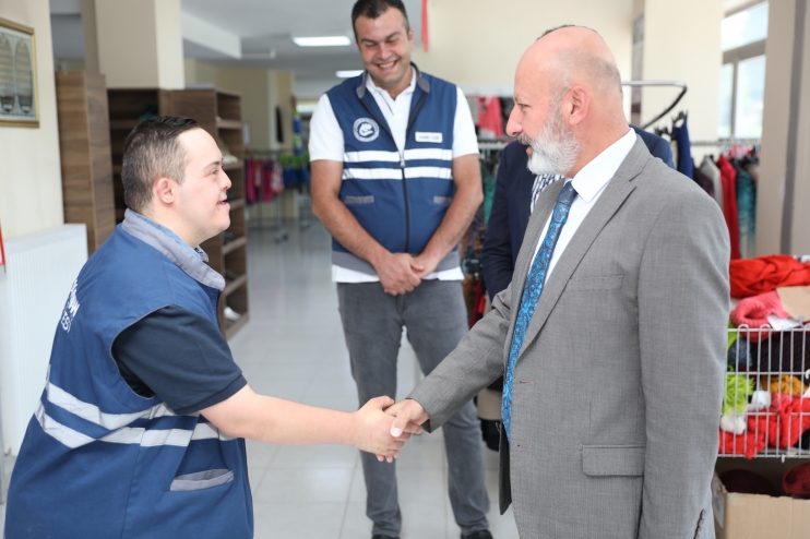 BAŞKAN ÇOLAKBAYRAKDAR, KURBAN BAYRAMI ÖNCESİ HİZMETLERİYLE YÜREKLERE DOKUNUYOR