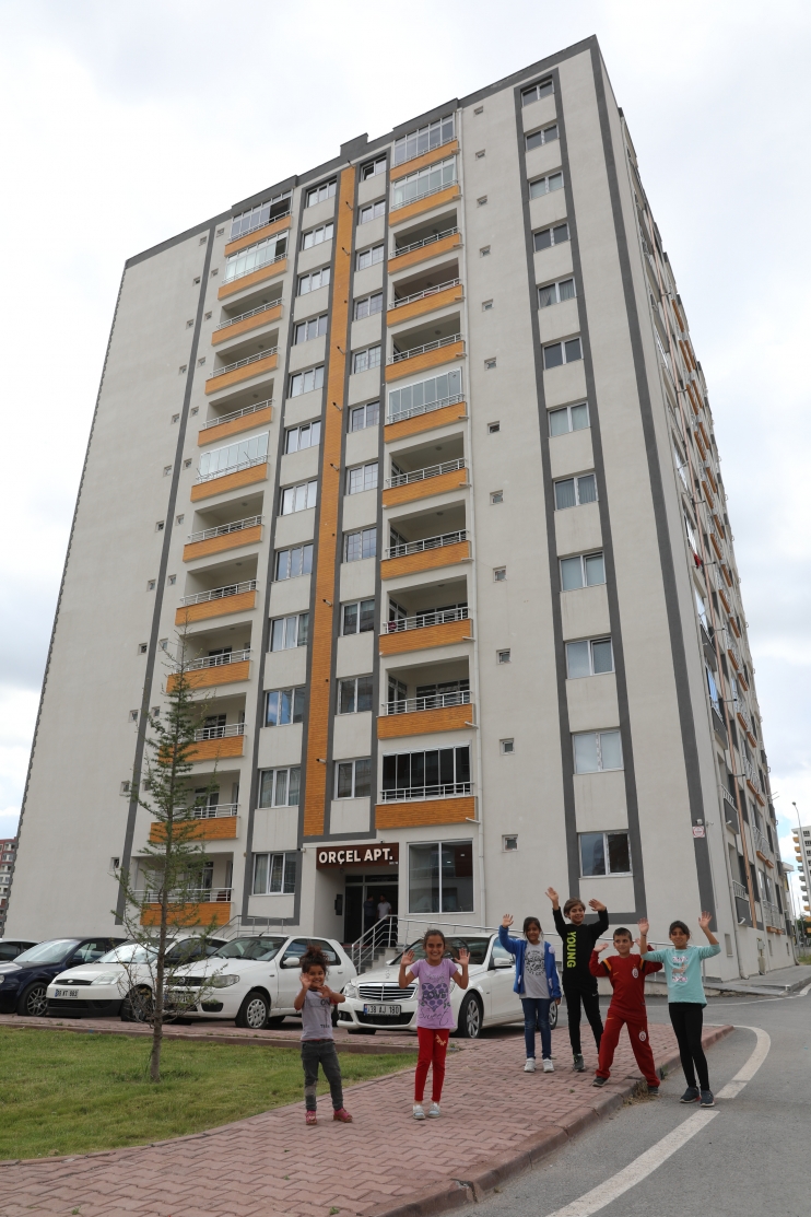 VATANDAŞLARDAN KENTSEL DÖNÜŞÜMLE SOSYAL DÖNÜŞÜM SAĞLAYAN BAŞKAN ÇOLAKBAYRAKDAR’A TEŞEKKÜR