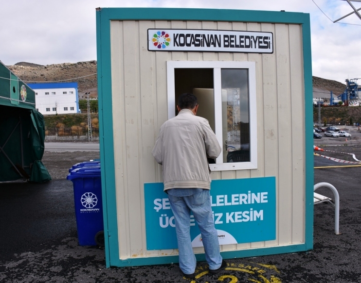 ÇİFTÇİLERDEN TÜRKİYE’DE SAYILI BELEDİYELERİN YAPTIĞI HİZMETE ÖNCÜLÜK EDEN KOCASİNAN’A TAM NOT