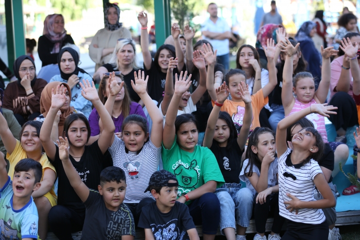 KOCASİNAN’DA SOKAK OYUNLARIYLA 7’DEN 70’E HERKES MUTLU