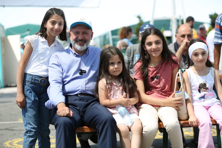BAŞKAN ÇOLAKBAYRAKDAR, TÜRKİYE’YE ÖRNEK OLAN KURBAN YERİNDE VATANDAŞLARLA BAYRAMLAŞTI