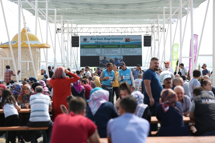 KOCASİNAN’IN KURBAN HİZMETİNDEN VATANDAŞ ÇOK MEMNUN