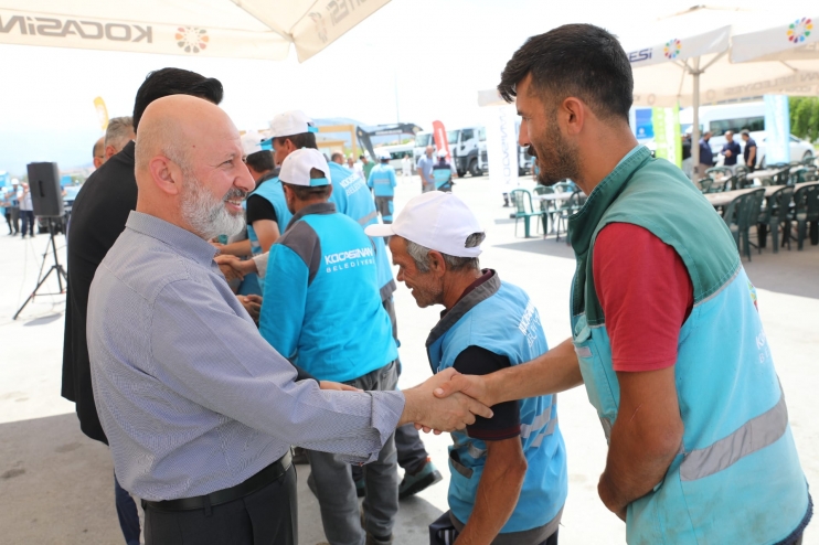 BAŞKAN ÇOLAKBAYRAKDAR, SAHA ÇALIŞANLARIYLA BAYRAMLAŞTI
