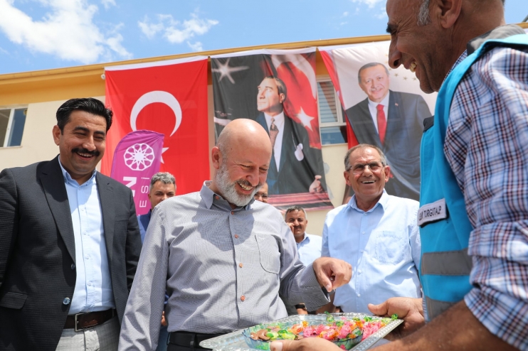 BAŞKAN ÇOLAKBAYRAKDAR, SAHA ÇALIŞANLARIYLA BAYRAMLAŞTI