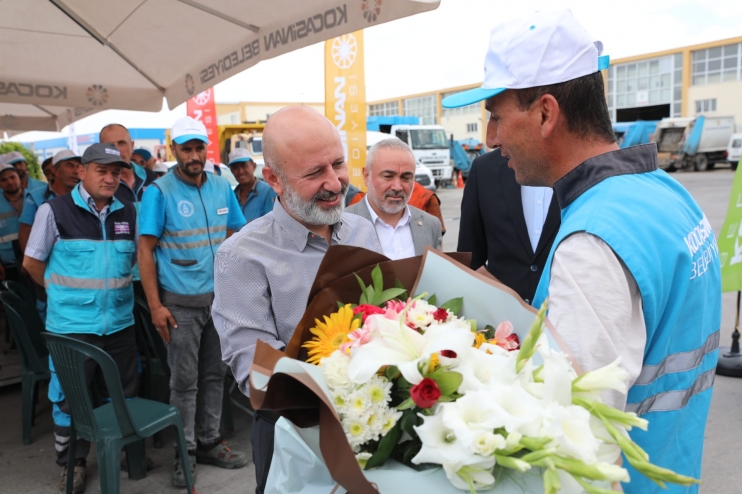 BAŞKAN ÇOLAKBAYRAKDAR, SAHA ÇALIŞANLARIYLA BAYRAMLAŞTI