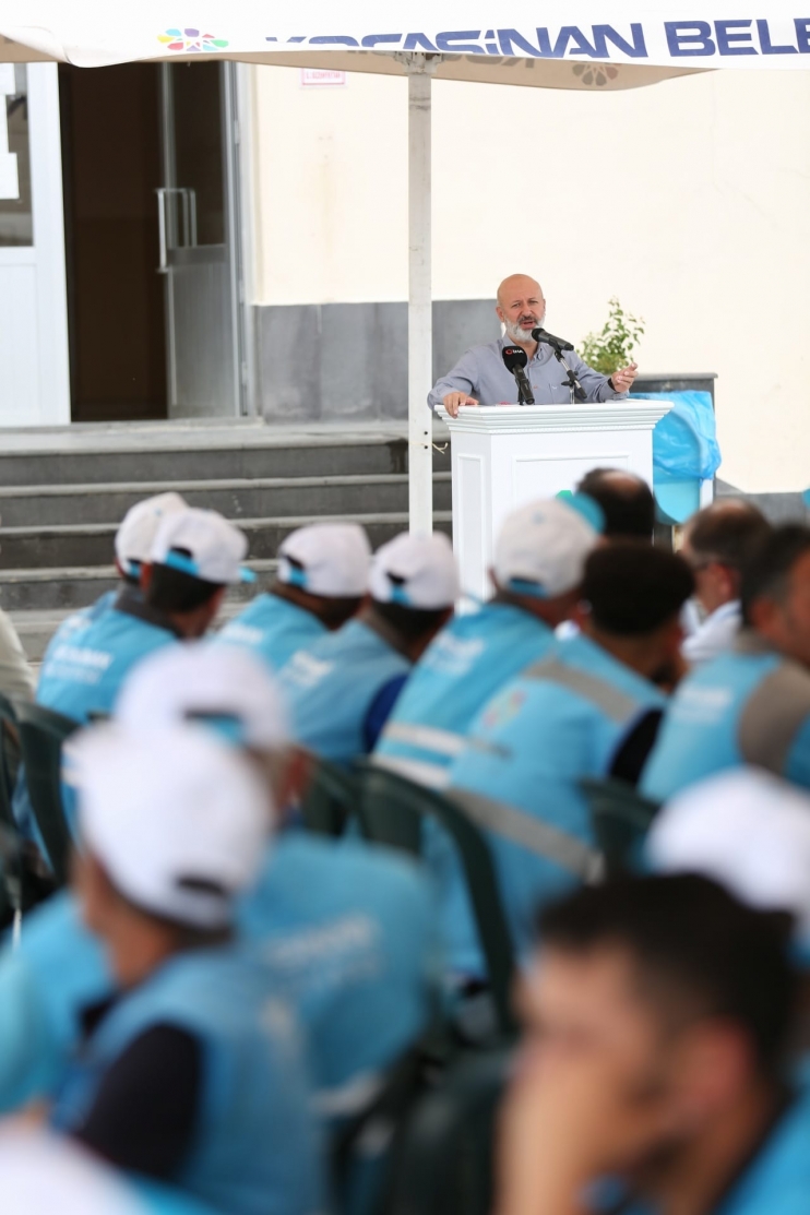 BAŞKAN ÇOLAKBAYRAKDAR, SAHA ÇALIŞANLARIYLA BAYRAMLAŞTI