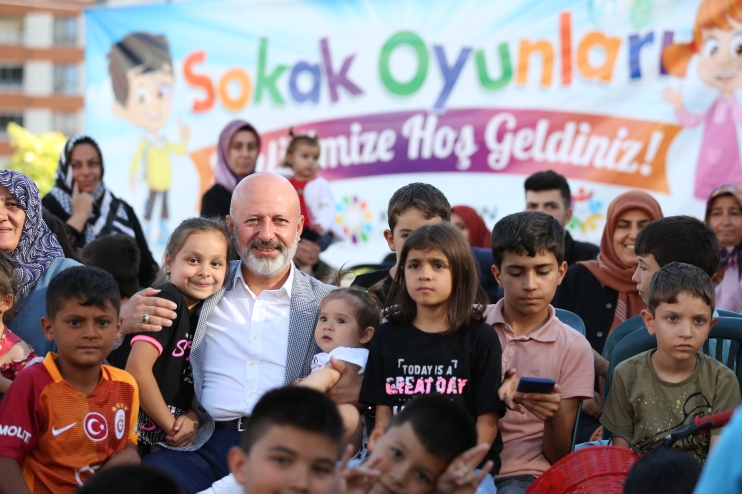 BAŞKAN ÇOLAKBAYRAKDAR, “SOKAK OYUNLARI, KAYSERİ’NİN SOSYAL HAYATINA RENK KATIYOR”