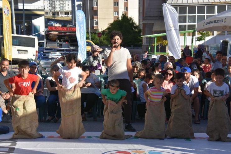 BAŞKAN ÇOLAKBAYRAKDAR, “SOKAK OYUNLARI, KAYSERİ’NİN SOSYAL HAYATINA RENK KATIYOR”