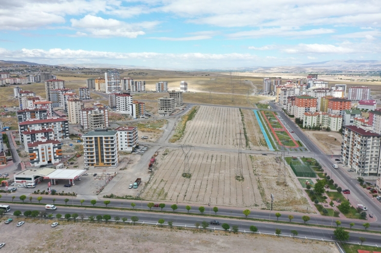 KAYSERİ’DE İLK OLAN ‘LAVANTA BAHÇESİ’ MEYVELERİNİ VERDİ