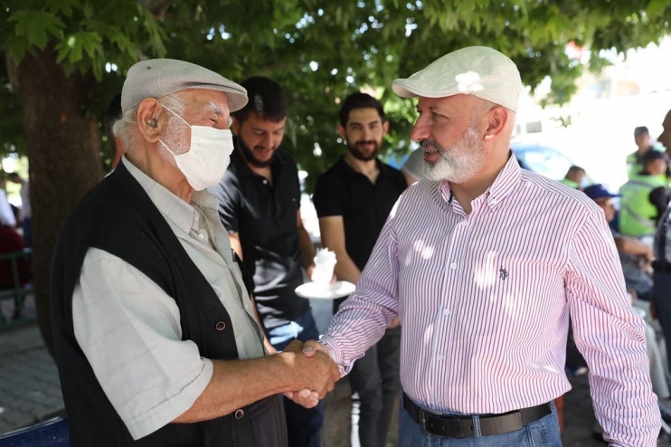 BAŞKAN ÇOLAKBAYRAKDAR’A, PİLAV ŞENLİĞİNDE VATANDAŞLARDAN YOĞUN İLGİ